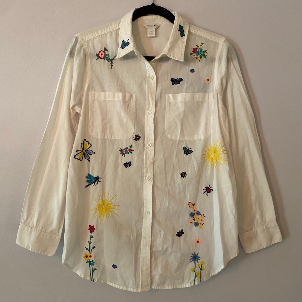 Intro. White Bug Embroidered Button Down Shirt Cotton Women's size Petite Medium